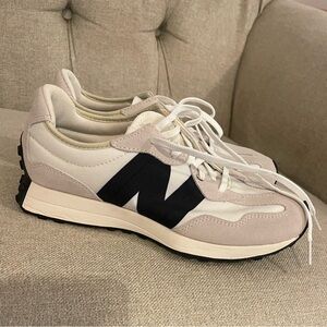 New Balance 327 Sneakers White & Navy | Men’s 6.5 / Women’s 8.5